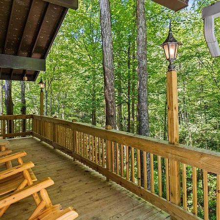 Bourbon Hollow Lodge With Hot Tub And Pool Plus Game Room Only 5 Min To Downtown Gatlinburg Exterior photo