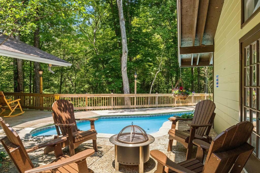 Bourbon Hollow Lodge With Hot Tub And Pool Plus Game Room Only 5 Min To Downtown Gatlinburg Exterior photo