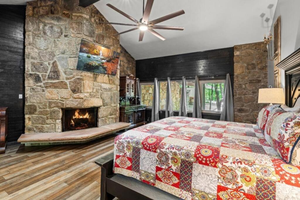Bourbon Hollow Lodge With Hot Tub And Pool Plus Game Room Only 5 Min To Downtown Gatlinburg Exterior photo
