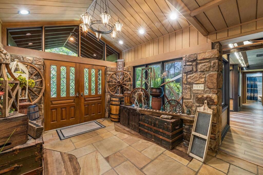 Bourbon Hollow Lodge With Hot Tub And Pool Plus Game Room Only 5 Min To Downtown Gatlinburg Exterior photo
