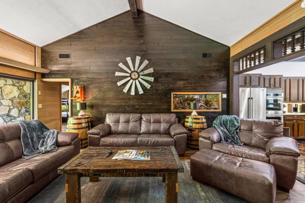 Bourbon Hollow Lodge With Hot Tub And Pool Plus Game Room Only 5 Min To Downtown Gatlinburg Exterior photo