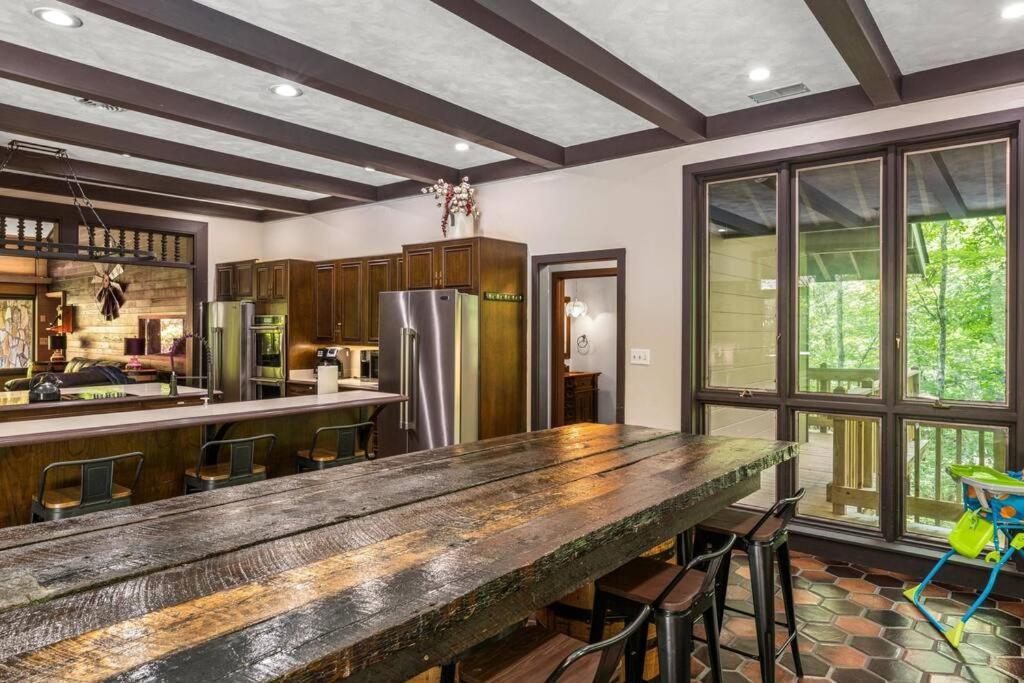 Bourbon Hollow Lodge With Hot Tub And Pool Plus Game Room Only 5 Min To Downtown Gatlinburg Exterior photo