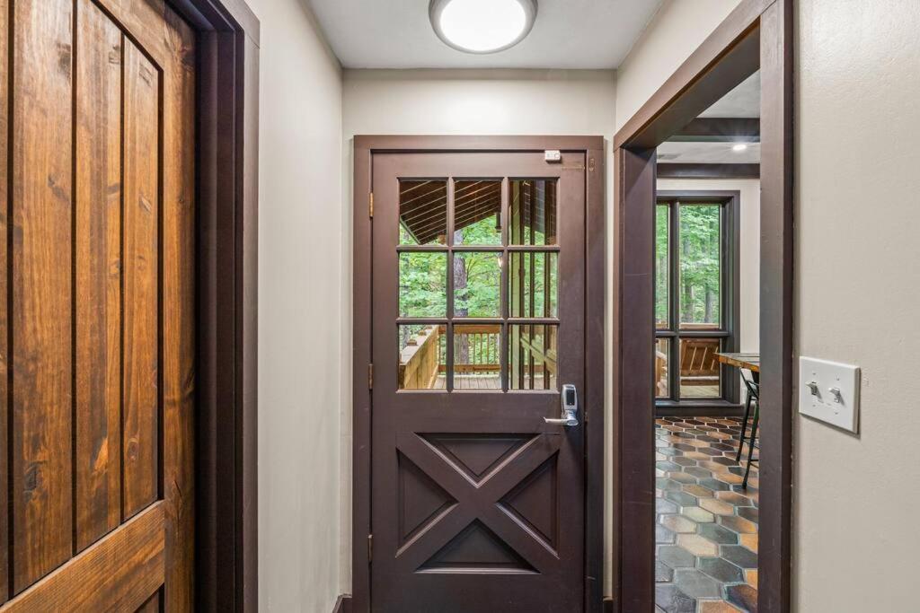 Bourbon Hollow Lodge With Hot Tub And Pool Plus Game Room Only 5 Min To Downtown Gatlinburg Exterior photo