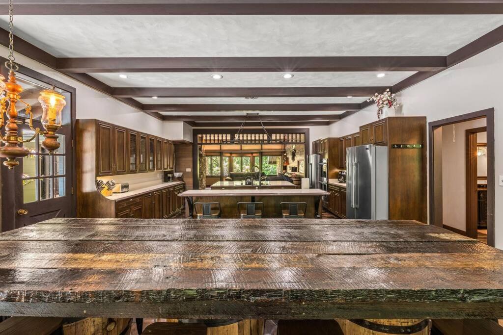 Bourbon Hollow Lodge With Hot Tub And Pool Plus Game Room Only 5 Min To Downtown Gatlinburg Exterior photo