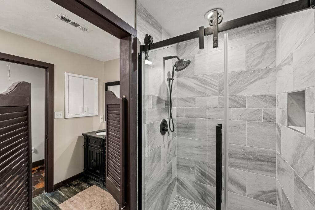 Bourbon Hollow Lodge With Hot Tub And Pool Plus Game Room Only 5 Min To Downtown Gatlinburg Exterior photo