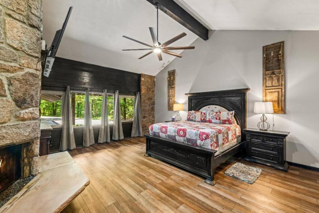 Bourbon Hollow Lodge With Hot Tub And Pool Plus Game Room Only 5 Min To Downtown Gatlinburg Exterior photo