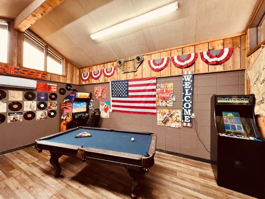 Bourbon Hollow Lodge With Hot Tub And Pool Plus Game Room Only 5 Min To Downtown Gatlinburg Exterior photo