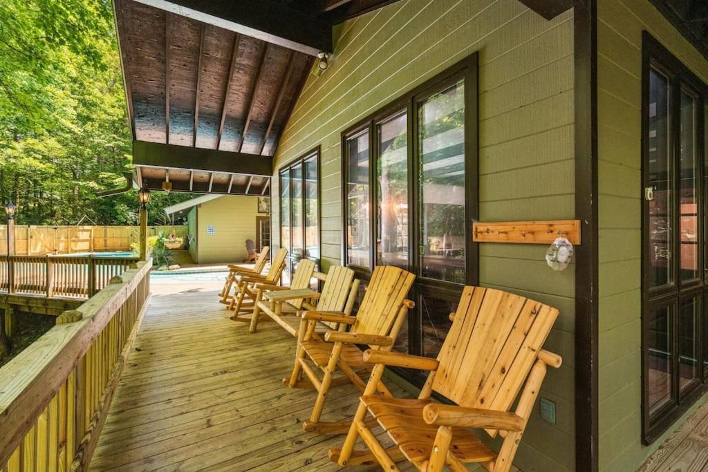 Bourbon Hollow Lodge With Hot Tub And Pool Plus Game Room Only 5 Min To Downtown Gatlinburg Exterior photo