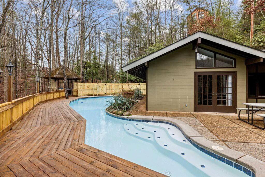 Bourbon Hollow Lodge With Hot Tub And Pool Plus Game Room Only 5 Min To Downtown Gatlinburg Exterior photo