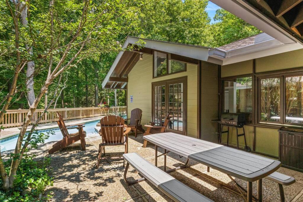 Bourbon Hollow Lodge With Hot Tub And Pool Plus Game Room Only 5 Min To Downtown Gatlinburg Exterior photo