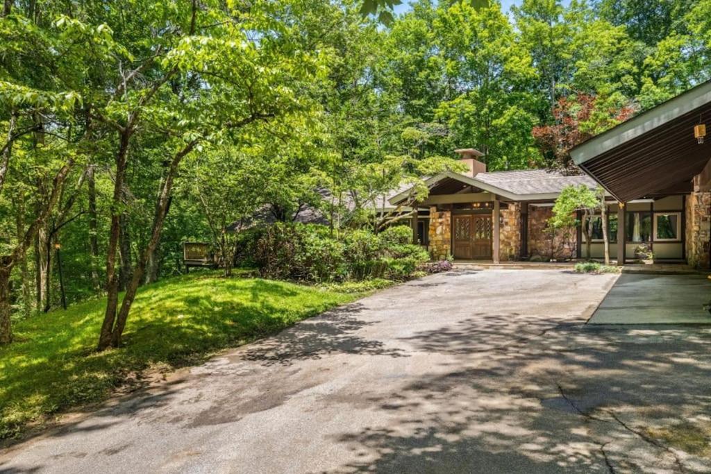 Bourbon Hollow Lodge With Hot Tub And Pool Plus Game Room Only 5 Min To Downtown Gatlinburg Exterior photo