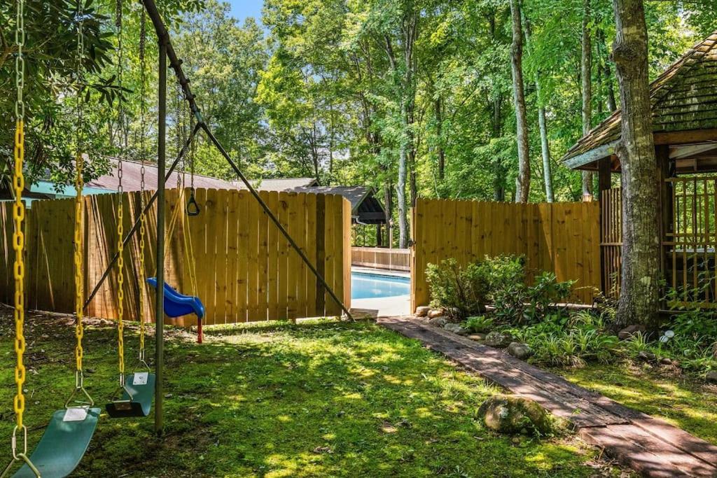 Bourbon Hollow Lodge With Hot Tub And Pool Plus Game Room Only 5 Min To Downtown Gatlinburg Exterior photo