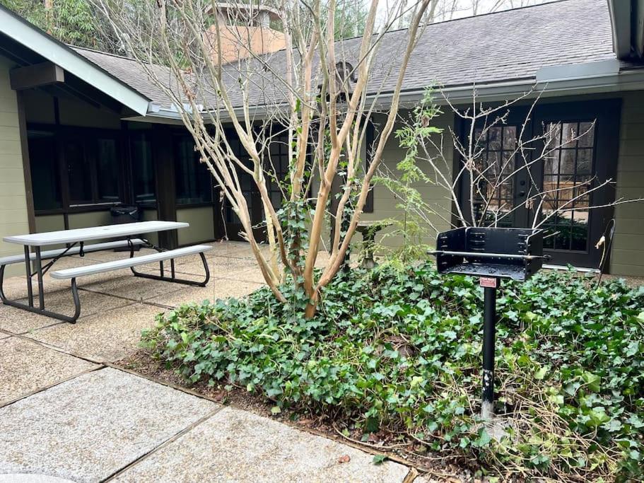 Bourbon Hollow Lodge With Hot Tub And Pool Plus Game Room Only 5 Min To Downtown Gatlinburg Exterior photo