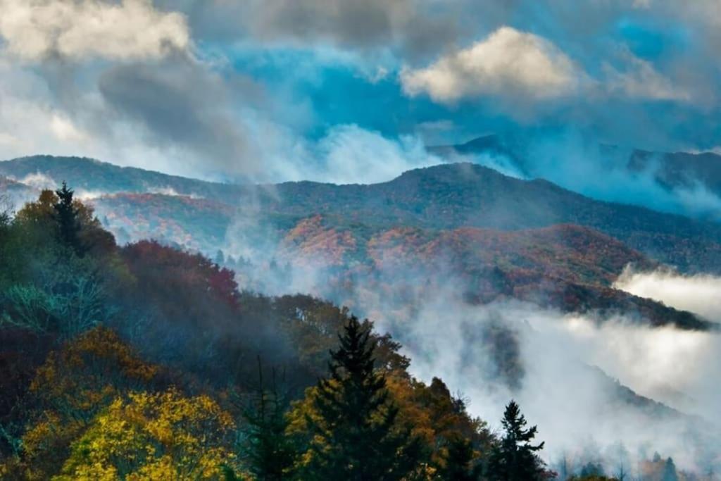 Bourbon Hollow Lodge With Hot Tub And Pool Plus Game Room Only 5 Min To Downtown Gatlinburg Exterior photo