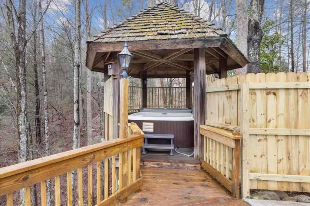 Bourbon Hollow Lodge With Hot Tub And Pool Plus Game Room Only 5 Min To Downtown Gatlinburg Exterior photo