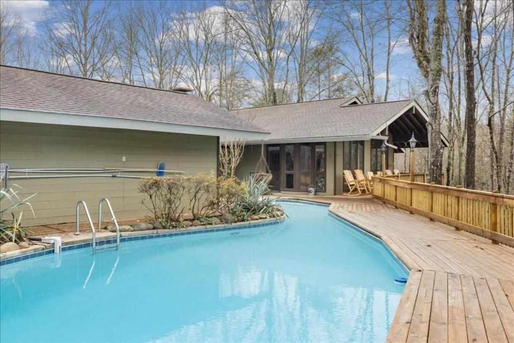 Bourbon Hollow Lodge With Hot Tub And Pool Plus Game Room Only 5 Min To Downtown Gatlinburg Exterior photo