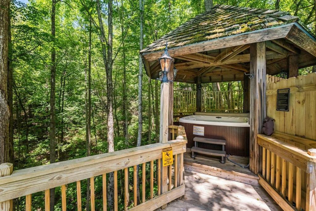 Bourbon Hollow Lodge With Hot Tub And Pool Plus Game Room Only 5 Min To Downtown Gatlinburg Exterior photo