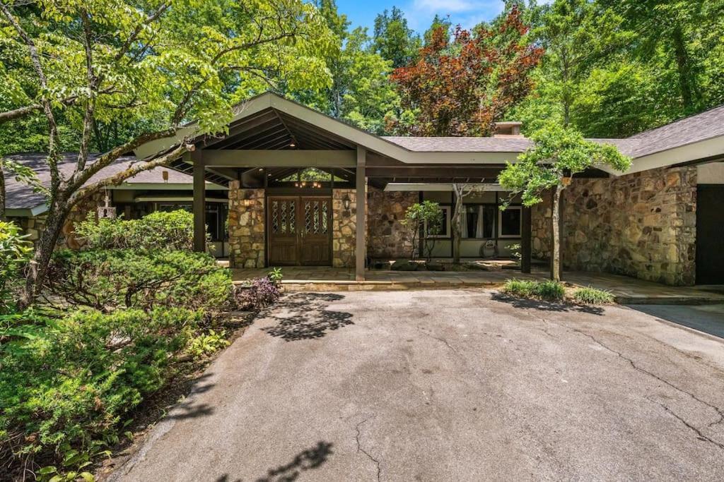 Bourbon Hollow Lodge With Hot Tub And Pool Plus Game Room Only 5 Min To Downtown Gatlinburg Exterior photo
